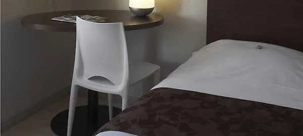 基里亚德里尔中央车站酒店